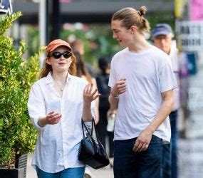 who is sadie sink boyfriend|Sadie Sink Is Open About Playing Max On Stranger。